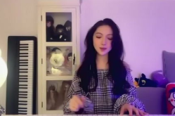 小姐姐翻唱熬夜上瘾了,小姐姐演绎经典新声